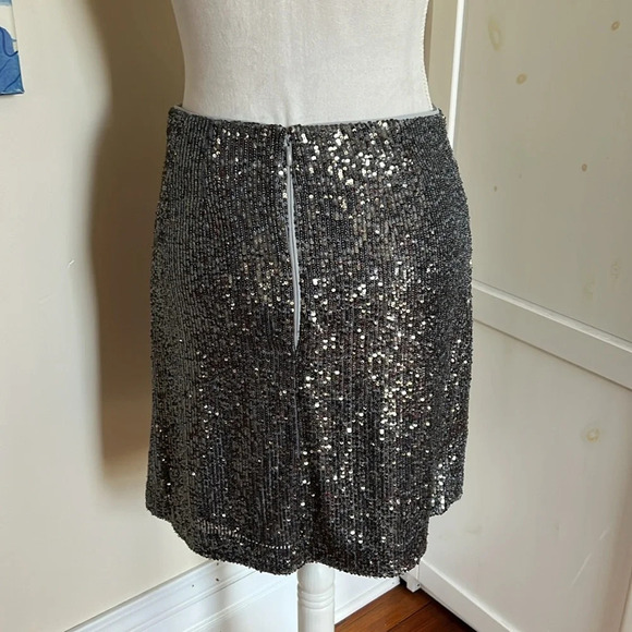 LOFT Festive Silver Metallic Sequins Faux Wrap Mini Skirt - Size 4 - Picture 5 of 7